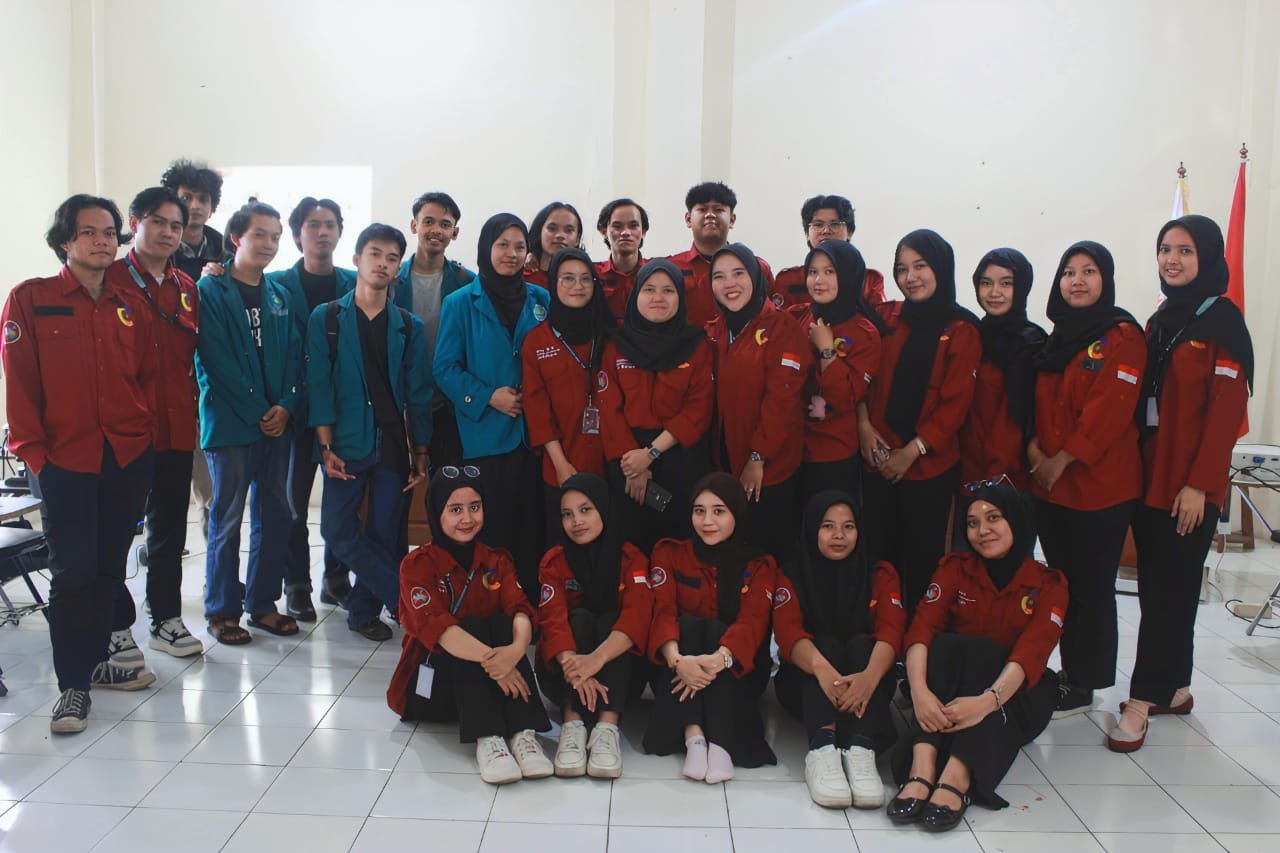 Foto Bersama Anggota HMPK dan Delegasi BEM